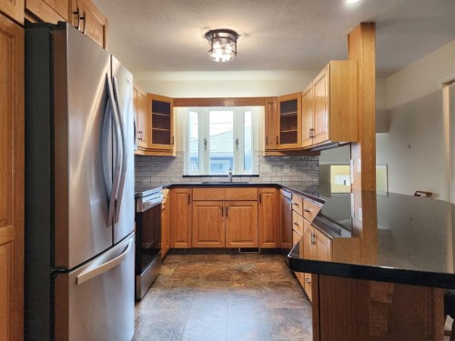 2211 10 Avenue South, Lethbridge, AB - Indoor Photo Showing Kitchen