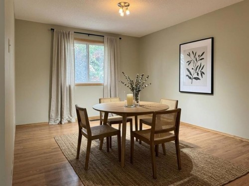 2409 20 Street North, Lethbridge, AB - Indoor Photo Showing Dining Room