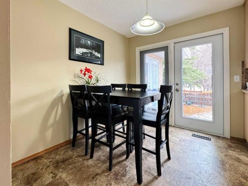 2409 20 Street North, Lethbridge, AB - Indoor Photo Showing Dining Room