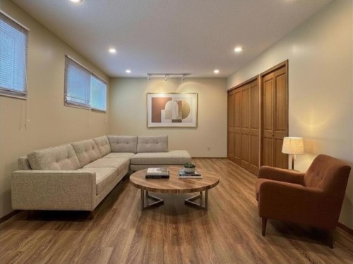 2409 20 Street North, Lethbridge, AB - Indoor Photo Showing Living Room