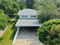 2409 20 Street NORTH Lethbridge, AB T1H 4T9