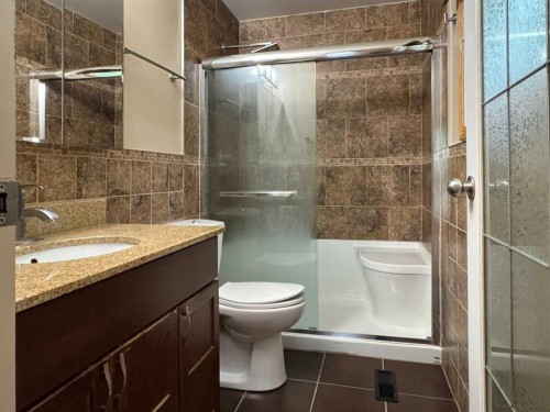 2409 20 Street North, Lethbridge, AB - Indoor Photo Showing Bathroom