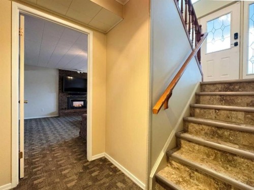 2409 20 Street North, Lethbridge, AB - Indoor Photo Showing Other Room