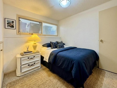 2409 20 Street North, Lethbridge, AB - Indoor Photo Showing Bedroom
