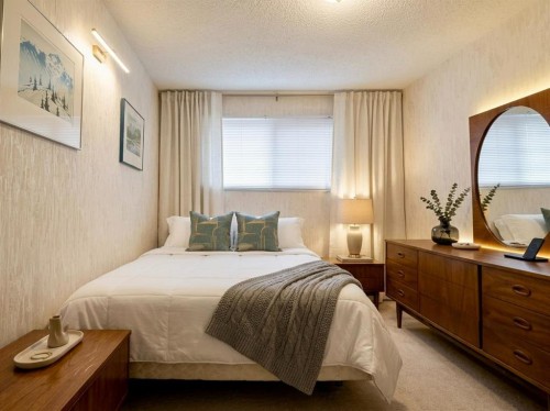2409 20 Street North, Lethbridge, AB - Indoor Photo Showing Bedroom