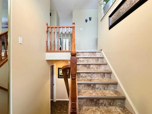 2409 20 Street North, Lethbridge, AB - Indoor Photo Showing Other Room