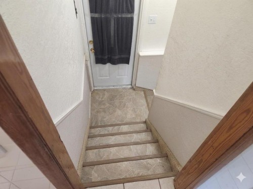 303 2 Avenue, Vauxhall, AB - Indoor Photo Showing Other Room