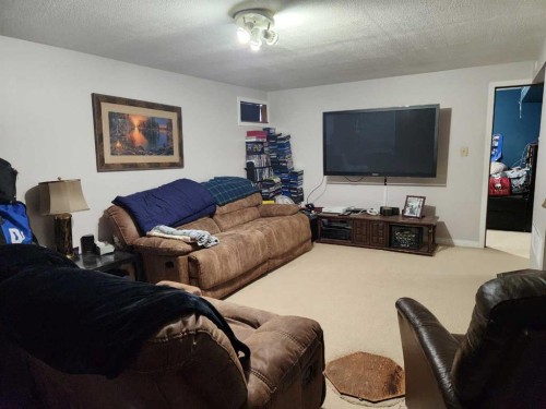 303 2 Avenue, Vauxhall, AB - Indoor