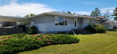 303 2 Avenue  Vauxhall, AB T0K 2K0
