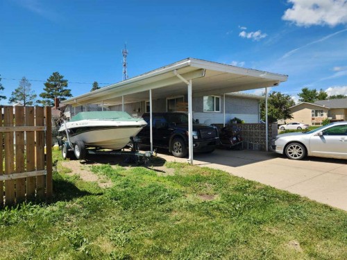 303 2 Avenue, Vauxhall, AB - Outdoor