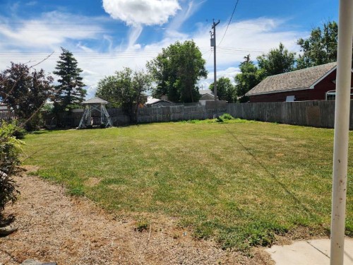 303 2 Avenue, Vauxhall, AB - Outdoor
