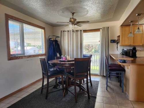 303 2 Avenue, Vauxhall, AB - Indoor