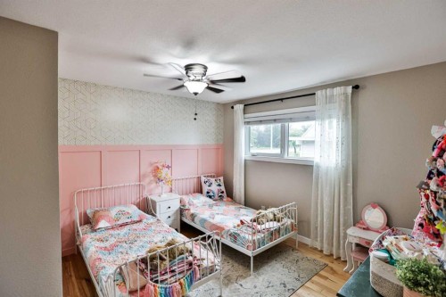 89 E 200 N, Raymond, AB - Indoor Photo Showing Bedroom