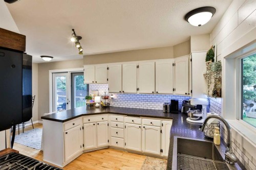 89 E 200 N, Raymond, AB - Indoor Photo Showing Kitchen
