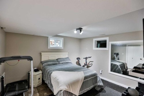 89 E 200 N, Raymond, AB - Indoor Photo Showing Bedroom