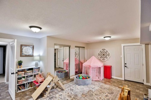 89 E 200 N, Raymond, AB - Indoor Photo Showing Other Room