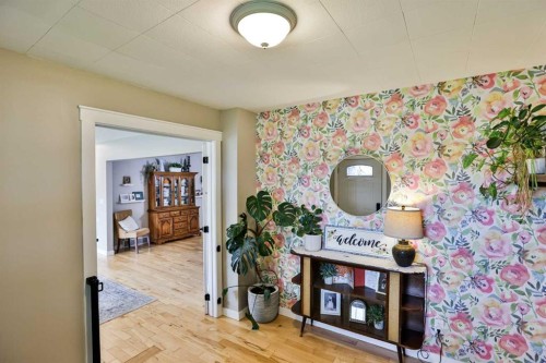 89 E 200 N, Raymond, AB - Indoor Photo Showing Other Room