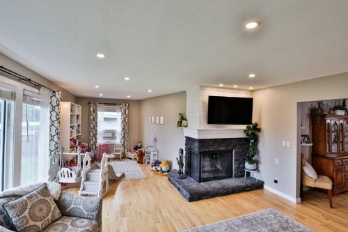 89 E 200 N, Raymond, AB - Indoor Photo Showing Living Room With Fireplace