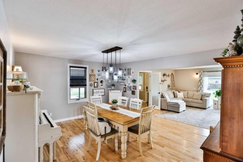 89 E 200 N, Raymond, AB - Indoor Photo Showing Dining Room
