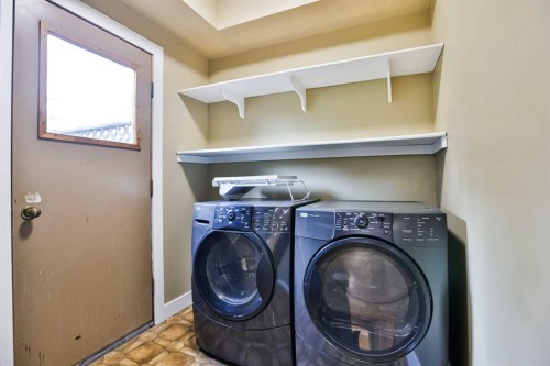 30 N 250 E, Raymond, AB 