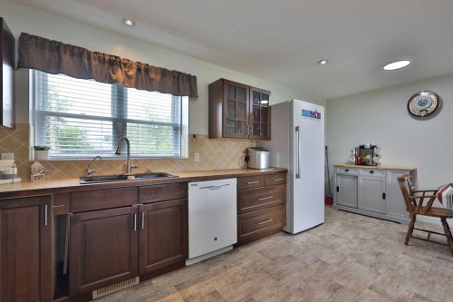 229 2A Street, Stirling, AB 