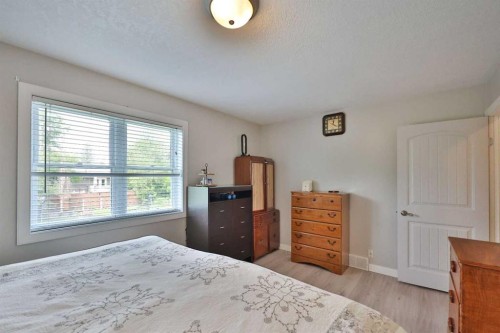 229 2A Street, Stirling, AB 