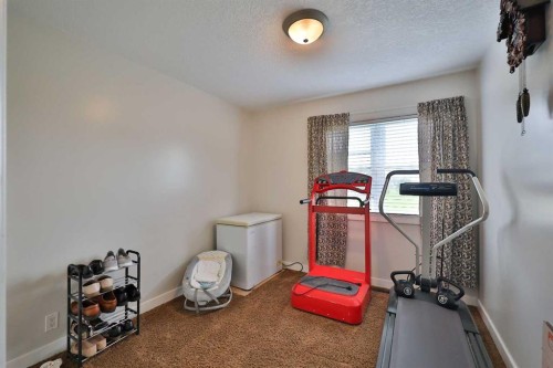 229 2A Street, Stirling, AB 