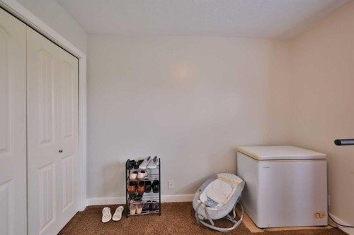 229 2A Street, Stirling, AB 
