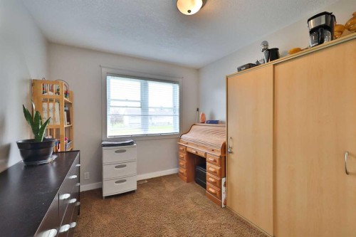 229 2A Street, Stirling, AB 