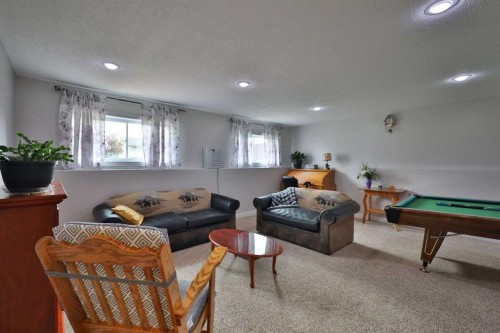 229 2A Street, Stirling, AB 