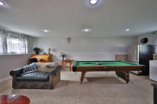 229 2A Street, Stirling, AB 