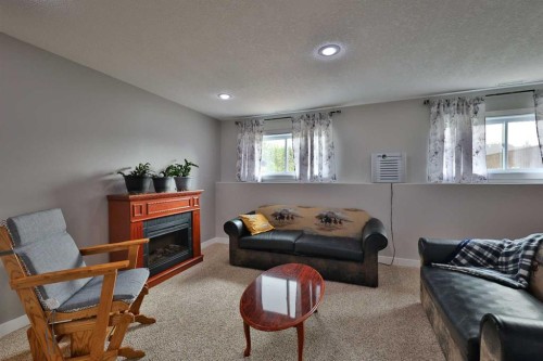 229 2A Street, Stirling, AB 