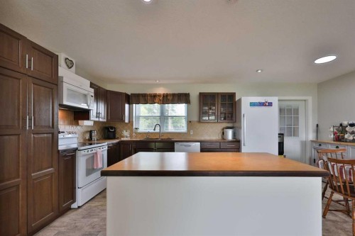 229 2A Street, Stirling, AB 