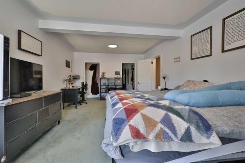 234 S 100 W, Raymond, AB - Indoor Photo Showing Bedroom