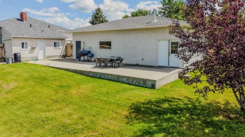 234 S 100 W, Raymond, AB - Outdoor