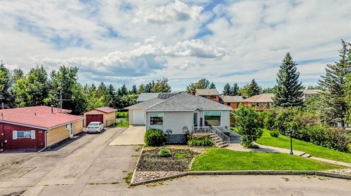 234 S 100 W, Raymond, AB - Outdoor