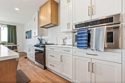 4618 31 Avenue South, Lethbridge, AB - Indoor Photo Showing Kitchen With Upgraded Kitchen
