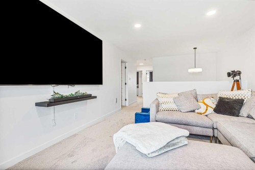 4618 31 Avenue South, Lethbridge, AB - Indoor Photo Showing Living Room