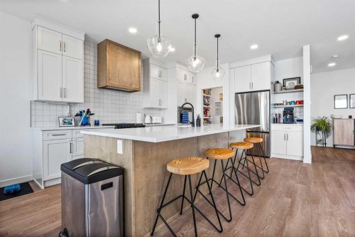 4618 31 Avenue South, Lethbridge, AB - Indoor Photo Showing Kitchen With Upgraded Kitchen