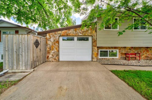 110 Temple Boulevard West, Lethbridge, AB 