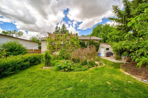 110 Temple Boulevard West, Lethbridge, AB 