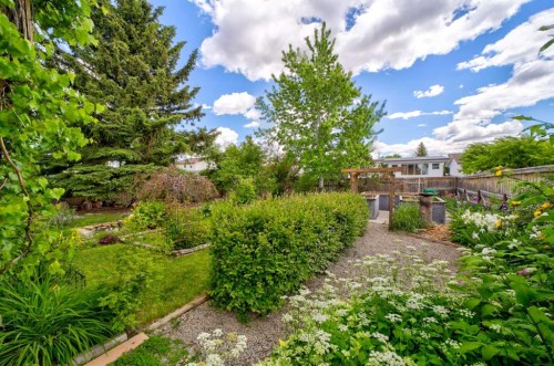 110 Temple Boulevard West, Lethbridge, AB 