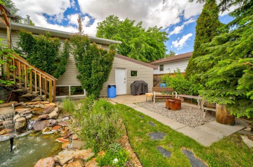 110 Temple Boulevard West, Lethbridge, AB 