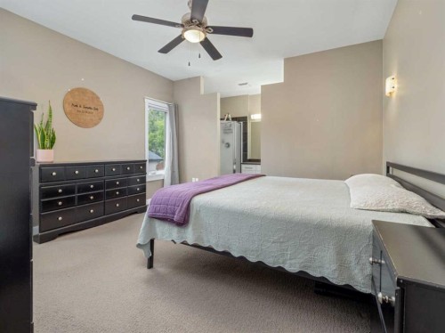 275 Mt Sunburst Way West, Lethbridge, AB - Indoor Photo Showing Bedroom