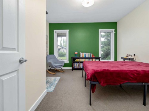 275 Mt Sunburst Way West, Lethbridge, AB - Indoor Photo Showing Bedroom