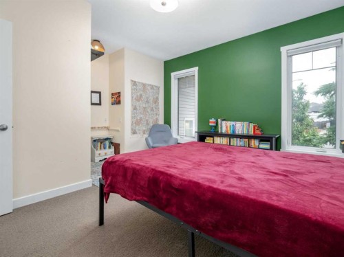 275 Mt Sunburst Way West, Lethbridge, AB - Indoor Photo Showing Bedroom