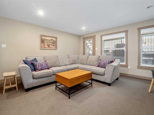 275 Mt Sunburst Way West, Lethbridge, AB - Indoor Photo Showing Living Room