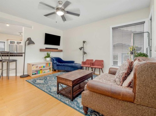 275 Mt Sunburst Way West, Lethbridge, AB - Indoor Photo Showing Living Room