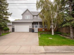 966 Lawrence Street Pincher Creek, AB T0K 1W0