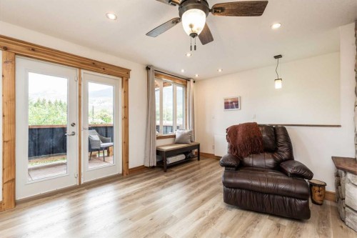11333 20 Avenue, Blairmore, AB - Indoor Photo Showing Living Room